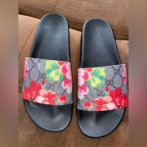 Gucci Bloom Slides -COPIES (READ DESCRIPTION)